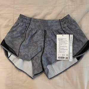 2020 NWOT Lululemon Sea Wheeze Hotty Hot Short